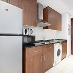 Lake View Studio Near Marina With Pool, Balcony And Gym