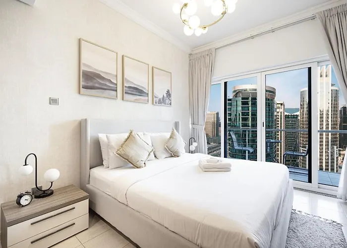 Lake View Studio Near Marina With Pool, Balcony And Gym