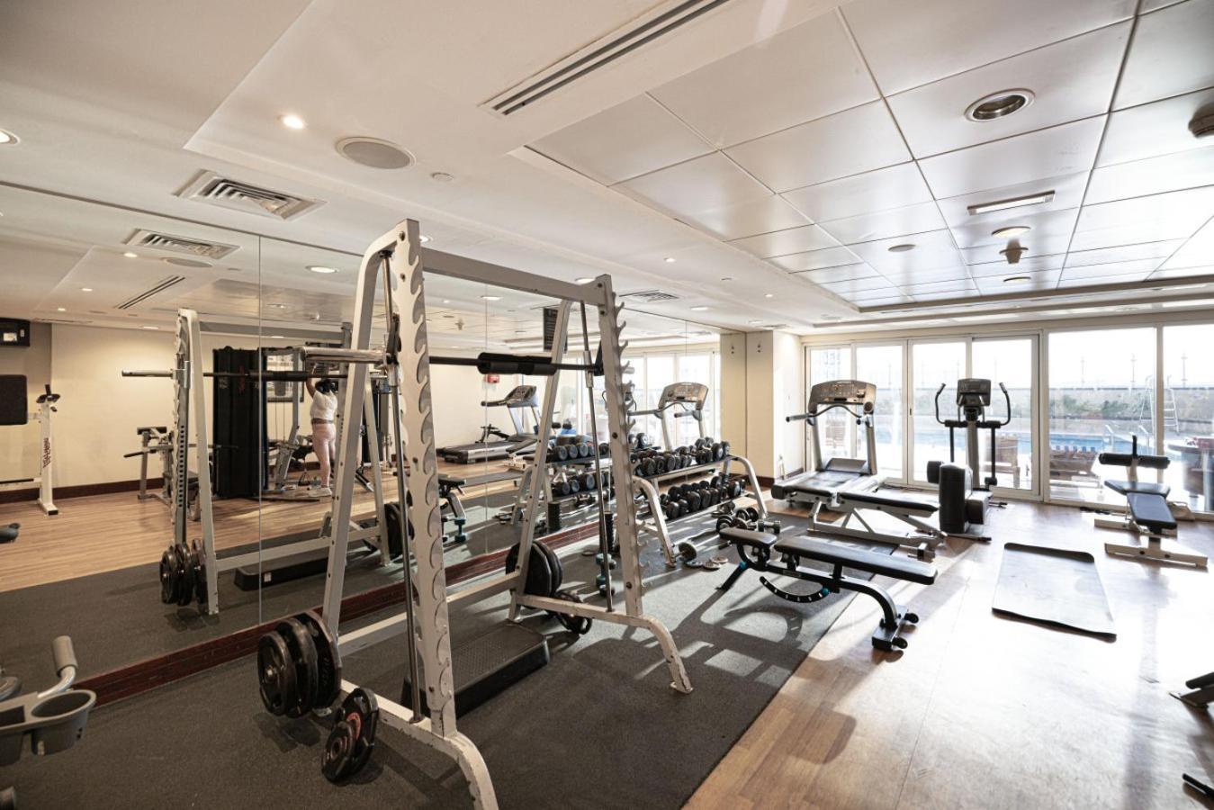 Apartment View Near Marina With Pool, Balcony And Gym Dubai
