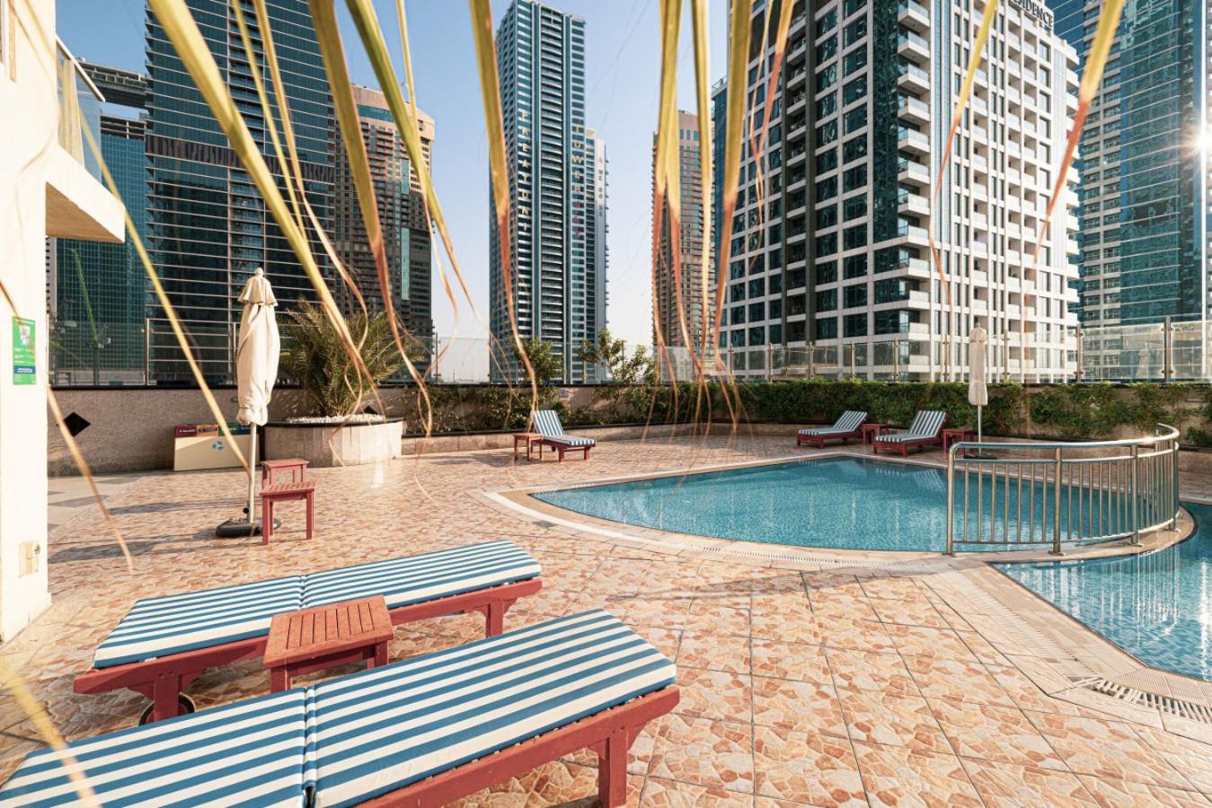 Apartment View Near Marina With Pool, Balcony And Gym