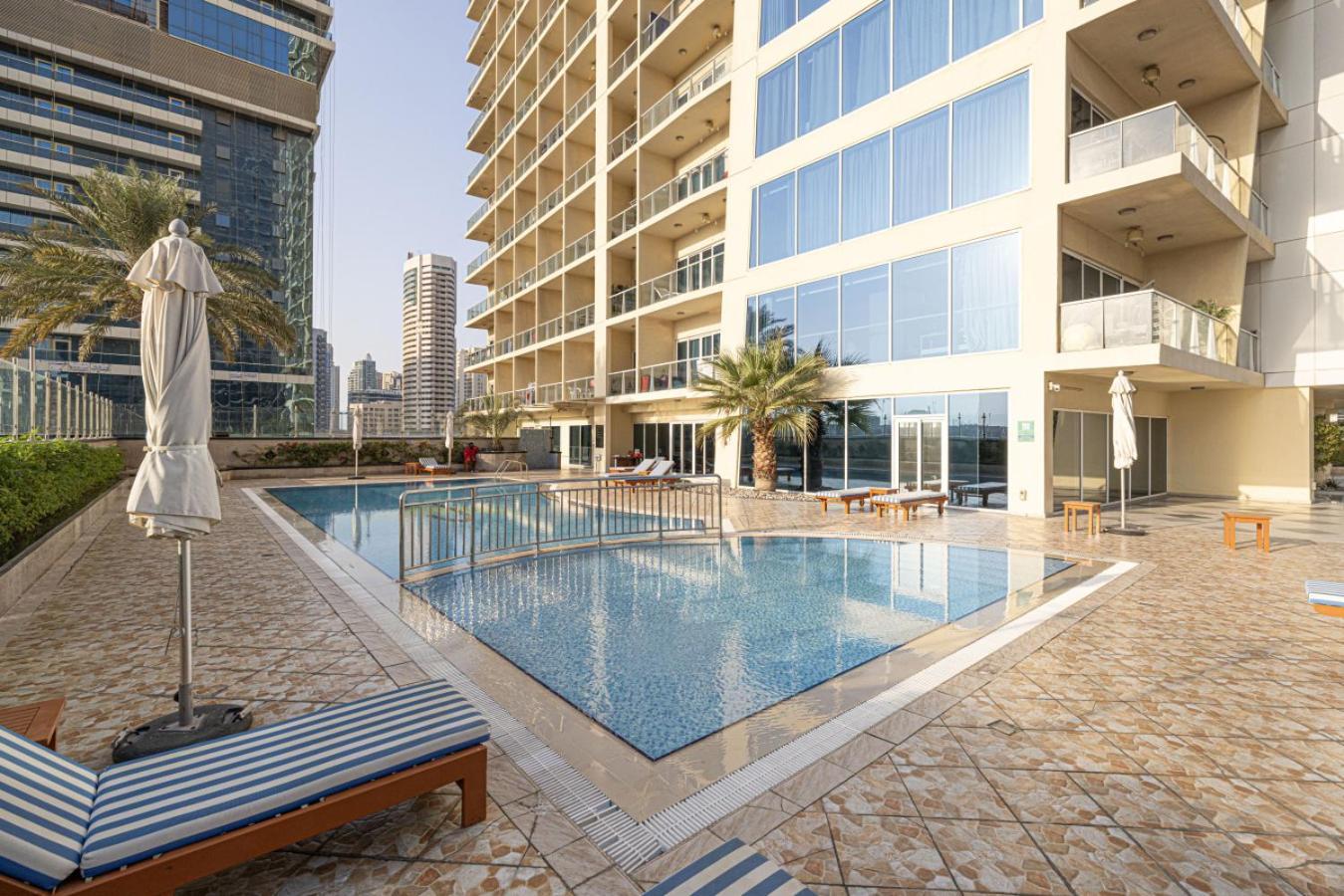 Apartment View Near Marina With Pool, Balcony And Gym *