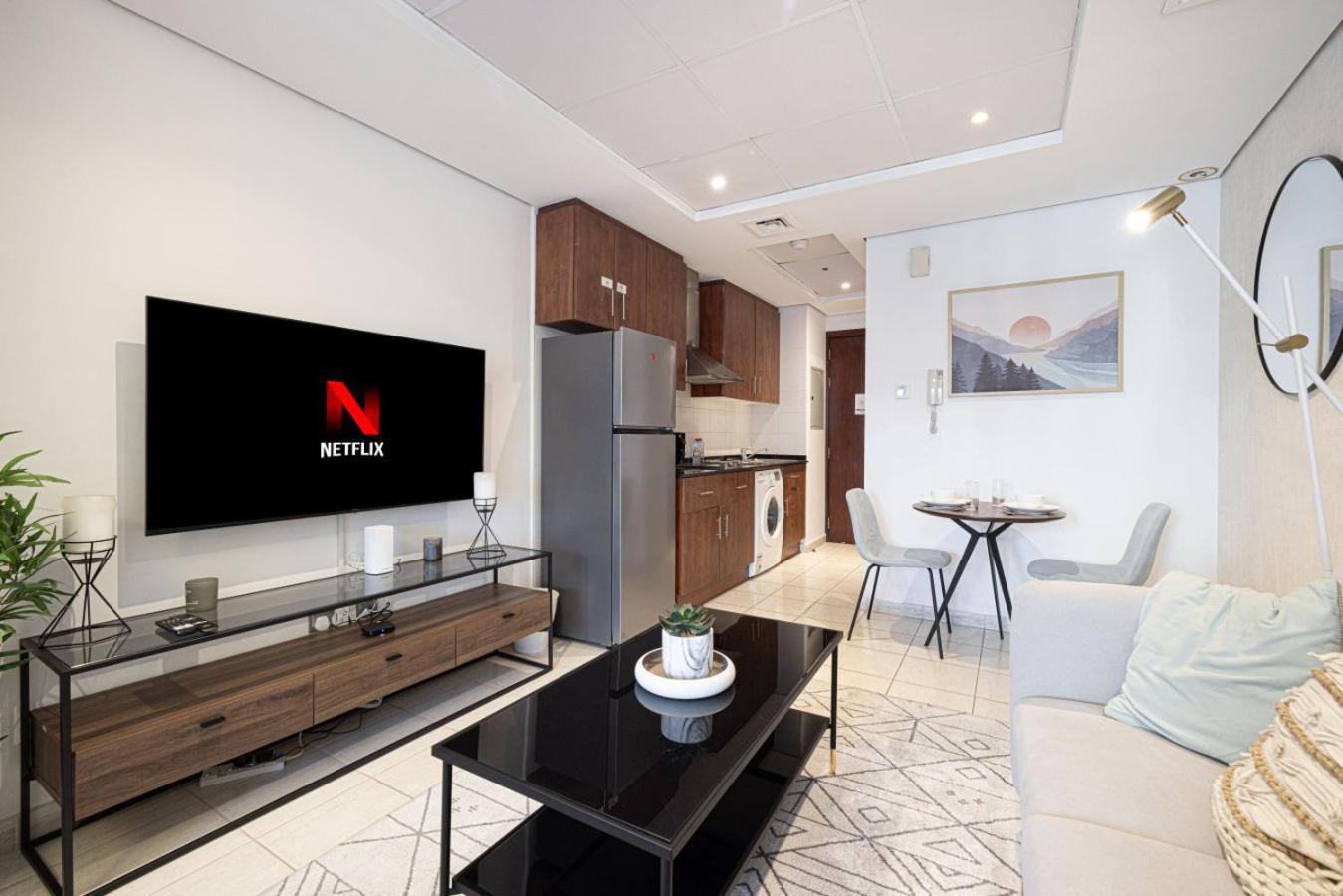 Apartment View Near Marina With Pool, Balcony And Gym
